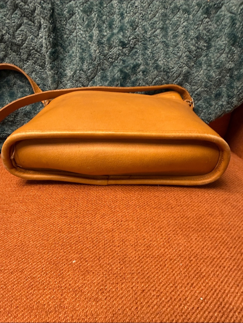 Vintage Coach Equestrian 9802 Camel Leather Crossbody Authentic - Picture 8 of 10